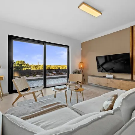 빌라 Casa Carla Near Medulin For 10 Persons With 48 M2 Heated Pool And Beautiful Sea View - Pet Friendly