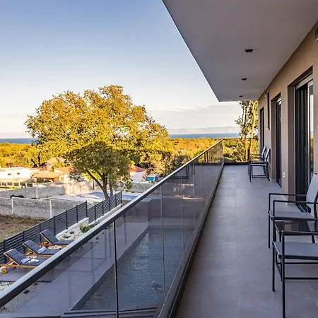 Casa Carla Near Medulin For 10 Persons With 48 M2 Heated Pool And Beautiful Sea View - Pet Friendly * Ližnjan