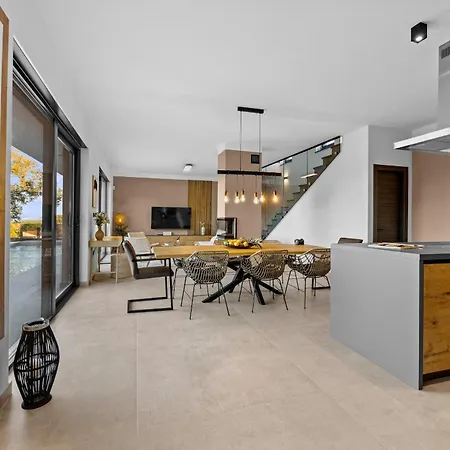 Casa Carla Near Medulin For 10 Persons With 48 M2 Heated Pool And Beautiful Sea View - Pet Friendly וילה Ližnjan