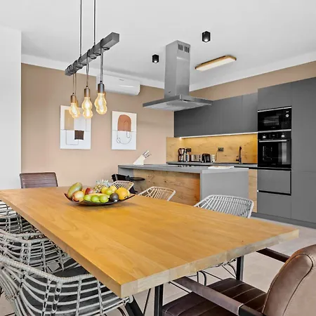 Casa Carla Near Medulin For 10 Persons With 48 M2 Heated Pool And Beautiful Sea View - Pet Friendly וילה Ližnjan
