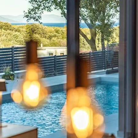 Casa Carla Near Medulin For 10 Persons With 48 M2 Heated Pool And Beautiful Sea View - Pet Friendly וילה Ližnjan