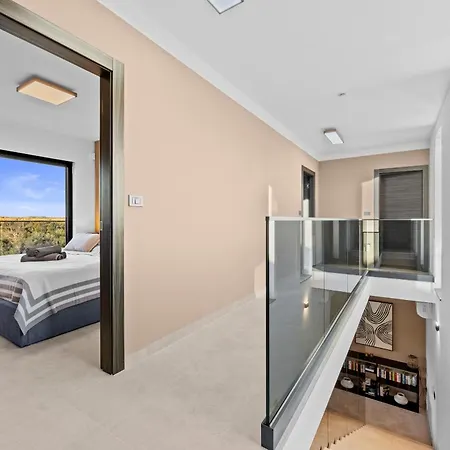 Casa Carla Near Medulin For 10 Persons With 48 M2 Heated Pool And Beautiful Sea View - Pet Friendly וילה *