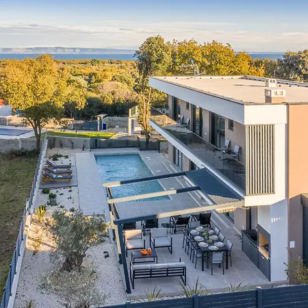Casa Carla Near Medulin For 10 Persons With 48 M2 Heated Pool And Beautiful Sea View - Pet Friendly Ližnjan