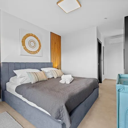 Casa Carla Near Medulin For 10 Persons With 48 M2 Heated Pool And Beautiful Sea View - Pet Friendly וילה *