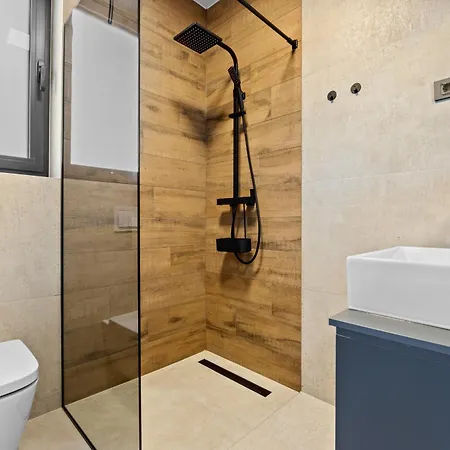 Casa Carla Near Medulin For 10 Persons With 48 M2 Heated Pool And Beautiful Sea View - Pet Friendly וילה *