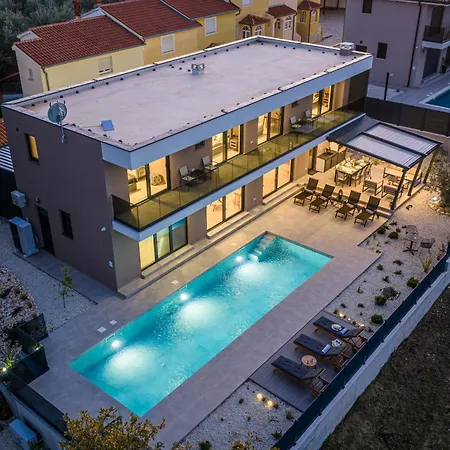 Casa Carla Near Medulin For 10 Persons With 48 M2 Heated Pool And Beautiful Sea View - Pet Friendly Ližnjan