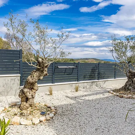 Casa Carla Near Medulin For 10 Persons With 48 M2 Heated Pool And Beautiful Sea View - Pet Friendly וילה Ližnjan
